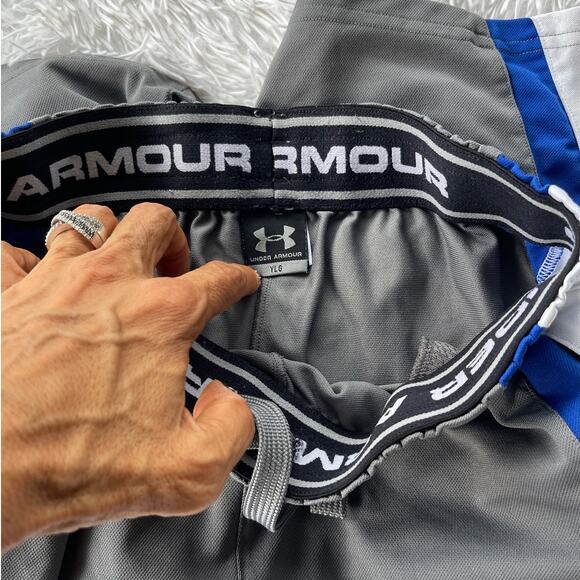 Under Armour Training Short Youth Sz L Gently used - Picture 7 of 8